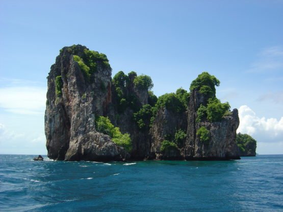 Ko Bida Nok seen from the surface on an Indepth Diving Tour