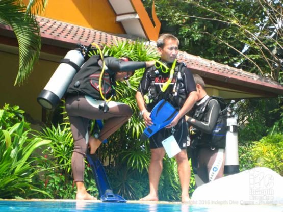 PADI OWSI Candidates getting ready for a pool entry