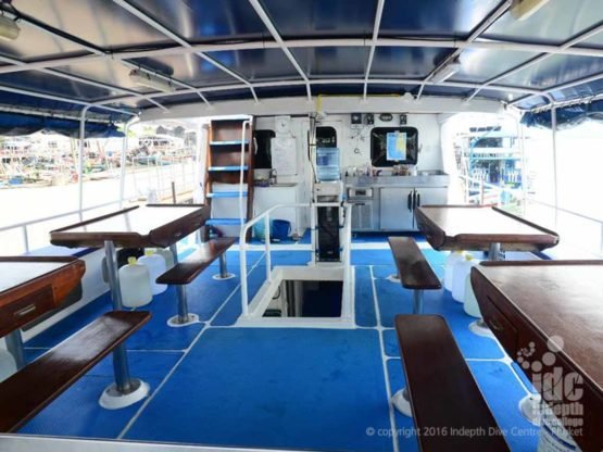 Similan Liveaboard Andaman Tritan top deck