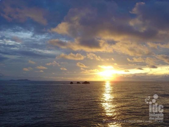 PADI Boat Diver Courses in The Similans have FANTASTIC sunsets
